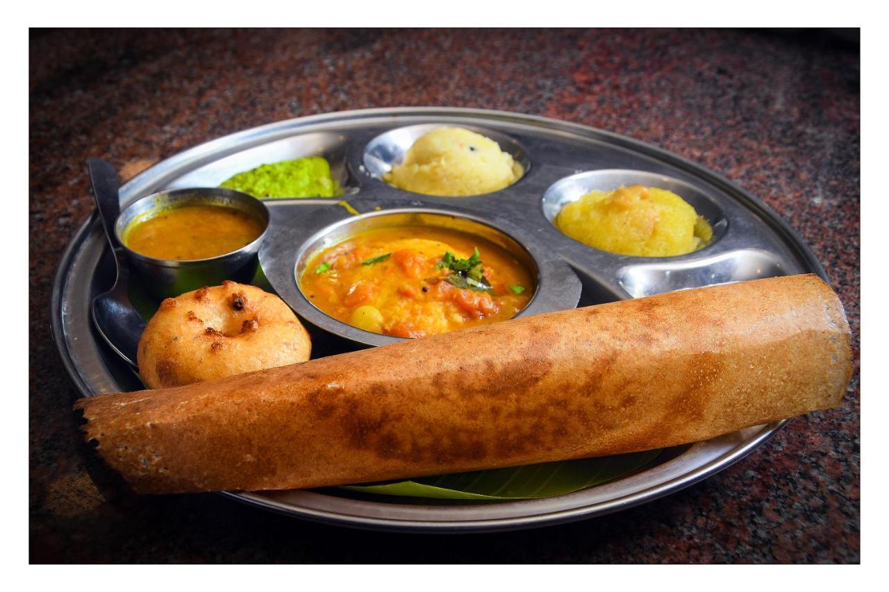Hotel Sr Tiruchendur Tiruchchendūr Extérieur photo